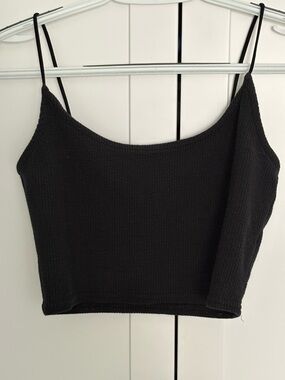 Me to We Black Textured Spaghetti Strap Crop Top
